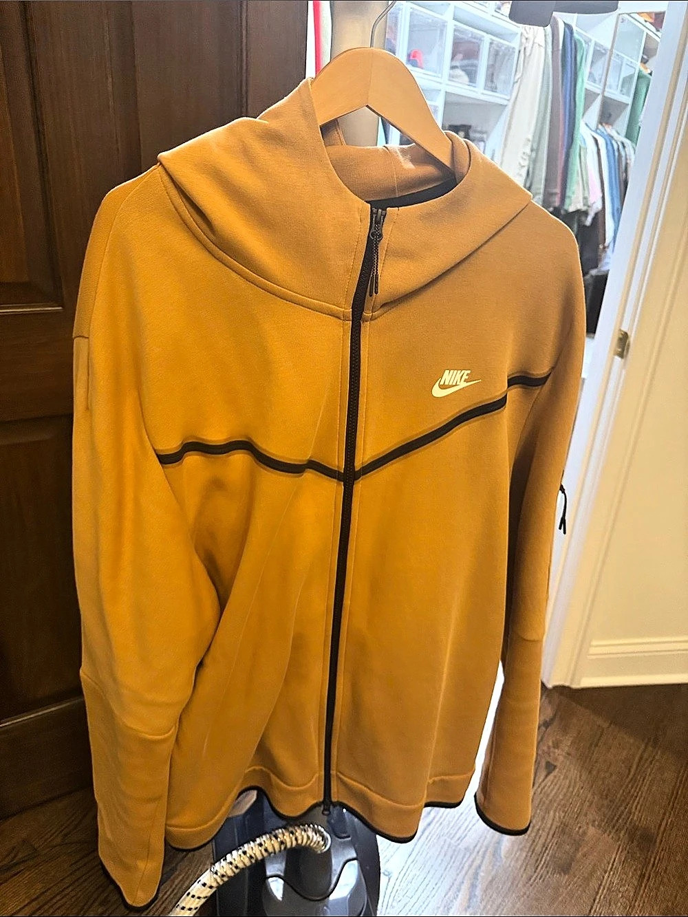 Nike Sportswear Tech Fleece Full-Zip Hoodie Men's Orange & Black Medium with pan